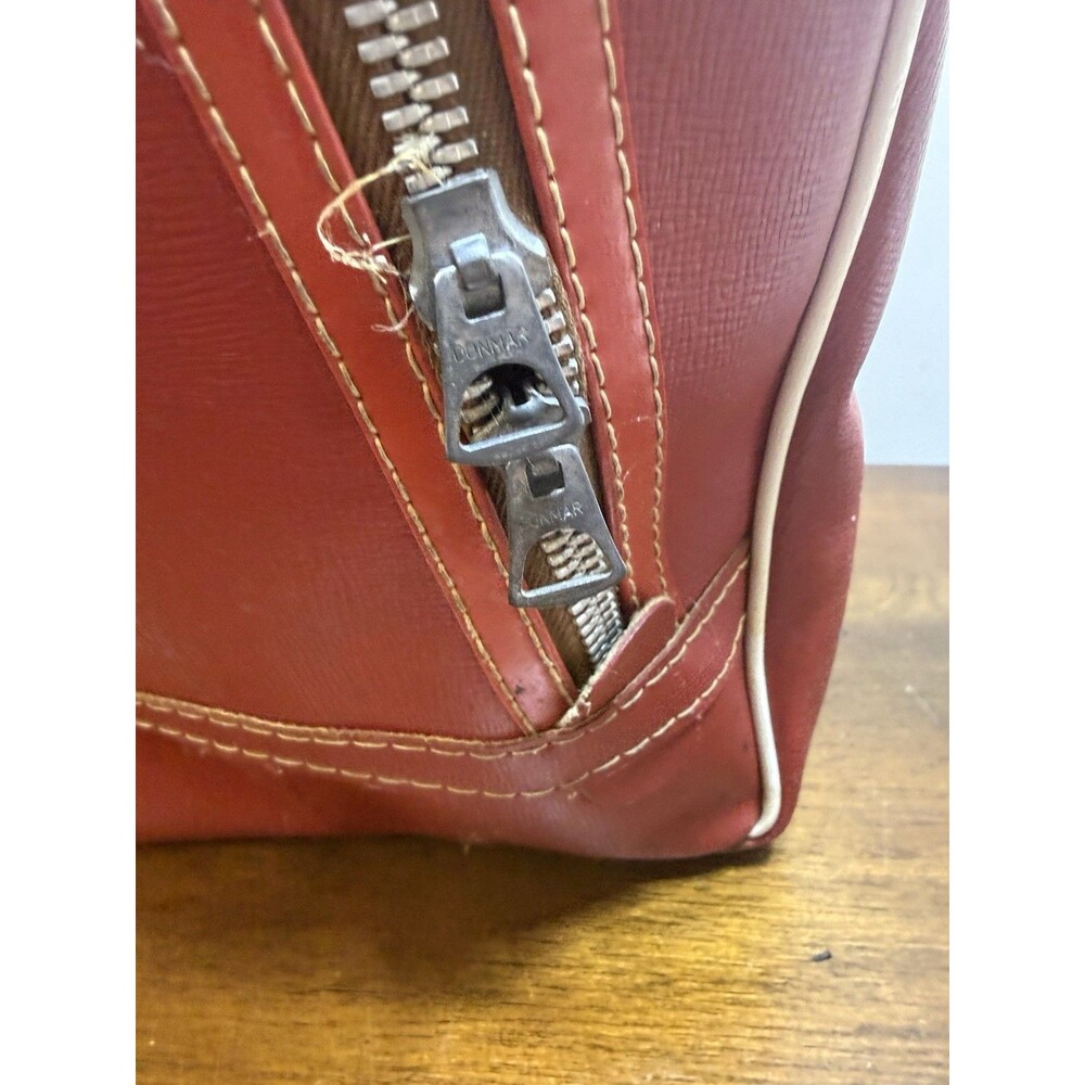 Vintage Red Vinyl Bowling Ball Bag Retro 1960s 70s Single Ball Carrier - Picture 6 of 9